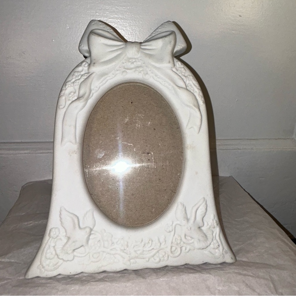 Vintage White Bow Picture Frame